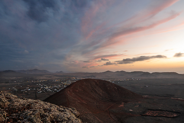 포토 JPG 해외이미지 구름 여행 자연 하늘 산 풍경 사람없음 야외 여름 파란색 햇빛 황혼 일몰 언덕 산봉우리 산맥 해외포토 자연요소 계절 컬러 태양 노을 생태계 봉우리 파일형식 이미지허브