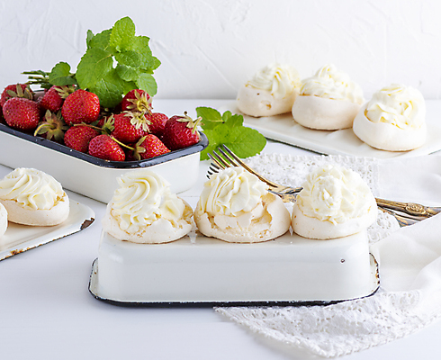 포토 JPG 해외이미지 딸기 디저트 실내 사람없음 케이크 머랭 파블로바 해외포토 음식 과일 내부 파일형식 이미지허브