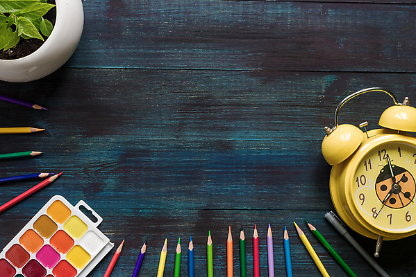 포토 JPG 해외이미지 식물 라이프스타일 교육 종이 백그라운드 컨셉 교실 학교 탁자 문구용품 프레임 자 창조 사람없음 가로 컬러풀 사무실 운동 연필 사무용품 공책 장비 자명종 공구 모서리 정상 책상 오브젝트 신학기 크레파스 목업 공급 카피스페이스 해외포토 시계 컬러 가구 비즈니스 학용품 건강 생활 필기구 공백 알람 도구 파일형식 이미지허브