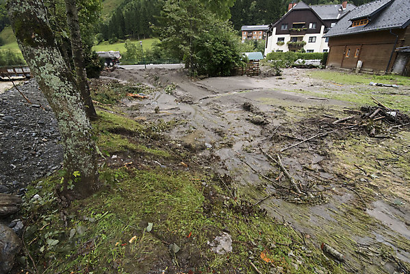 포토 JPG 해외이미지 날씨 사람없음 물 강 홍수 빗방울 폭풍 진흙 지구온난화 보험 기후변화 뇌우 샤워실 해외포토 자연요소 비_날씨 변화 자연재해 샤워시설 파일형식 이미지허브