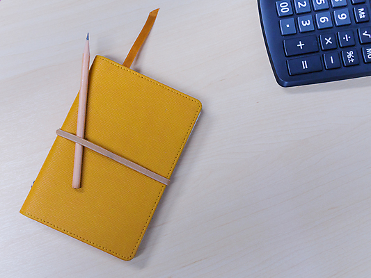 포토 JPG 해외이미지 템플릿 디자인 교육 종이 백그라운드 컨셉 비즈니스 텍스트 학교 탁자 아이디어 나선형 사람없음 목재 책 스터디 사무실 연필 펜 우주 다이어리 쪽지 공책 공백 흰색 업무 오픈 메시지 정상 디자이너 작가 책상 질감 페이지 시트 내추럴 패드 거짓 고립 스타일 미니멀 해외포토 나무 직업 컬러 가구 무늬 재료 문구용품 학용품 학습 필기구 사무용품 작업 파일형식 이미지허브