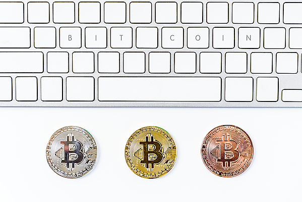 포토 JPG 해외이미지 백그라운드 돈 인터넷 오렌지 비즈니스 탁자 사람없음 금융 노트북 스마트폰 쇼핑 컴퓨터 사무실 펜 금속 디지털 동전 공책 흰색 키보드 업무 그물 황금 플랫 구매 은색 정상 쥐 메달 심볼 책상 오브젝트 무역 전자 머리위 위치 청동 온라인 토막 고립 매각 해외포토 산업 컬러 가구 과일 재질 문구용품 경제 전자제품 핸드폰 스마트기기 필기구 작업 재산 설치류 상_상패 파일형식 이미지허브