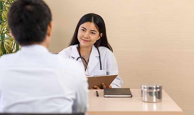 포토 JPG 해외이미지 직업 여자 남자 청진기 태국 탁자 건강 병원 대화 미소 사람 앉기 동양인 두명 치료 사무실 약 시험 환자 간호사 의사 코트 기록 센터 질병 토론 책상 컨설턴트 서식 약속 처방 방문 문제 외과 돌봄 서류판 증상 카피스페이스 해외포토 교육 아시아 가구 비즈니스 의학 의료기기 모션 표정 말하기 인종 사무용품 공백 외투 의료진 전문직 상담 파일형식 이미지허브