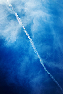포토 JPG 해외이미지 구름 선 여행 백그라운드 자연 하늘 날씨 비행기 사람없음 야외 파란색 우주 흰색 분위기 항공 속도 제트기 천국 엔진 대각선 대패 선로 자취 해외포토 자연요소 컬러 컨셉 항공교통 대중교통 생태계 파일형식 이미지허브