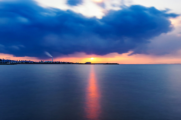 포토 JPG 해외이미지 구름 디자인 행복 바다 여행 백그라운드 컨셉 오렌지 자연 하늘 풍경 사람없음 빨간색 물 여름 파란색 빛 햇빛 태양 반사 노란색 일본 일몰 메시지 매끈함 저녁 긍정 장노출 오사카 수평선 해외포토 자연요소 계절 감정 아시아 컬러 과일 촬영기법 노을 감각 야간 생태계 파일형식 이미지허브