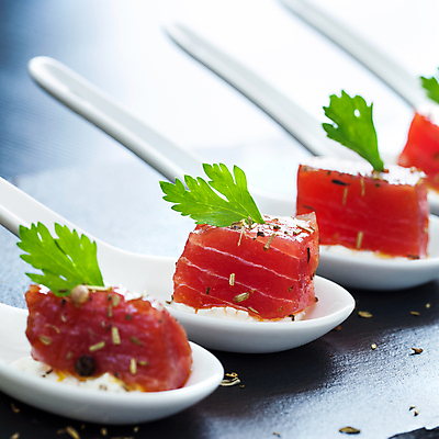 포토 JPG 해외이미지 음식 결혼 어류 요리 사람없음 파티 요식업 식당 숟가락 참치 해산물 속도 준비 유기농 날것 초대 미니 뷔페 식품점 절임 많음 해외포토 웰빙 산업 컨셉 수저 이벤트 상점 수중동물 파일형식 이미지허브