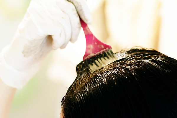 포토 JPG 해외이미지 백인 직업 헤어스타일 여자 장갑 백그라운드 컨셉 갈색머리 실내 건강 사람 사람없음 치료 빛 컬러풀 갈색 유행 상점 페인트 화장품 장비 흰색 공구 붓 업무 미용사 이발 머리장식 내추럴 돌봄 스타일리스트 스타일링 위생관리 스타일 해외포토 서양인 잡화 컬러 의학 모션 관리 내부 장식 뷰티 도구 작업 파일형식 이미지허브