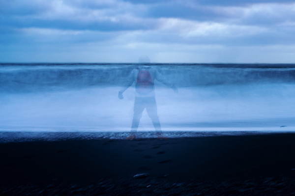 포토 JPG 해외이미지 구름 라이프스타일 남자 실루엣 모래 파도 바다 여행 컨셉 배낭 하늘 바람 추상 휴식 그림자 한명 서기 사람 해변 야외 물 여름 항구 어둠 힘 일몰 자유 투명 좌절 고독 떨어짐 저녁 위험 방파제 폭풍 대서양 쓰나미 혼자 수평선 해외포토 자연요소 1 계절 공공시설 감정 무늬 가방 교통시설 모션 날씨 촬영기법 생활 노을 야간 해일 파일형식 이미지허브