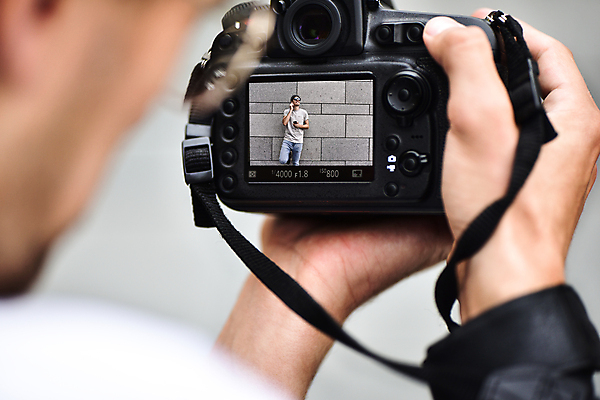 포토 JPG 해외이미지 직업 손 남자 벽 백그라운드 컨셉 자연 관리 미술 한명 사람 취미 카메라 디지털 스크린 사진촬영 놀람 장비 회색 흰색 잡기 닫기 정상 시원함 발사 사진사 만족 그림 슛 캠코더 고립 우수 인기 해외포토 1 감정 컬러 모션 문화예술 표정 신체부위 전자제품 촬영 작가 절기 생태계 파일형식 이미지허브
