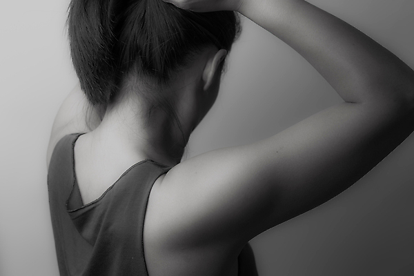 포토 JPG 해외이미지 백인 손 여자 백그라운드 신체 손가락 근육 스트레스 건강 한명 사람 성인 약 머리 고통 터치 흰색 마사지 피부 척추 어깨 목 문제 테라피 돌봄 요통 해외포토 서양인 1 감정 컬러 의학 모션 뼈 신체부위 뷰티 허리통증 파일형식 이미지허브