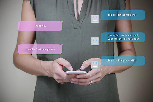 포토 JPG 해외이미지 통신 관리 대화 사람없음 스마트폰 핸드폰 컴퓨터 정보 네트워크 어플리케이션 무선전화기 스마트 서비스 택시 와이파이 전자 철사 시스템 온라인 소셜 소프트웨어 입력 채팅 헬프 생존 가상현실 AI_인공지능 해외포토 컨셉 승용차 자동차 말하기 전자제품 스마트기기 도움 전화기 무선인터넷 파일형식 이미지허브