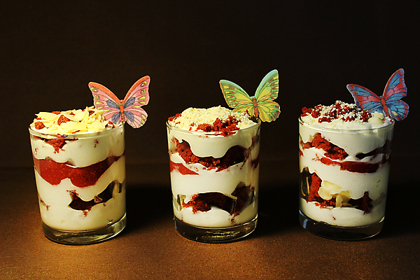 포토 JPG 해외이미지 나비 아이스크림 사람없음 장식 달콤 컵케이크 해외포토 곤충 디저트 케이크 맛 파일형식 이미지허브