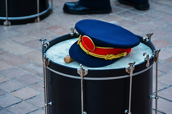 포토 JPG 해외이미지 옷 악기 음악 백그라운드 거리 이벤트 사람없음 가로 빨간색 파란색 금속 검은색 축제 소리 콘서트 공연 음악가 회색 기구 축하 도시 악단 군용 드럼 육군 조립 오케스트라 드러머 드럼스틱 리듬 뮤지컬 캡모자 해외포토 직업 모자_잡화 컬러 컨셉 재질 문화예술 타악기 군대 파일형식 이미지허브