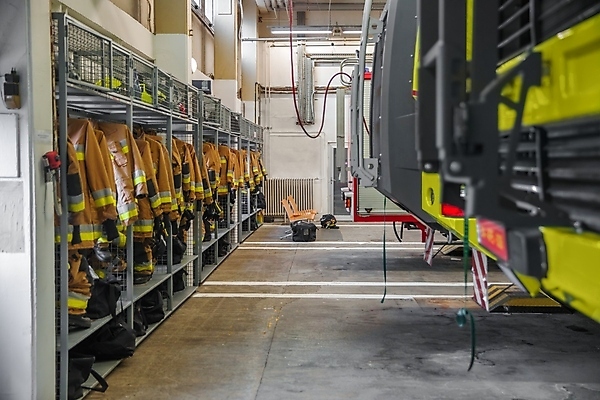 포토 JPG 해외이미지 실내 사람없음 소방 탈의실 소방서 소방시설 방호복 해외포토 옷 내부 시설 파일형식 이미지허브