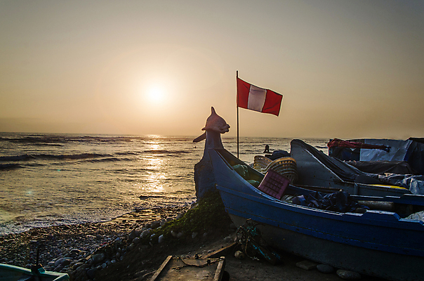 포토 JPG 해외이미지 바다 여행 요트 교통시설 자연 하늘 낚시 바람 항해 풍경 사람없음 야외 물 여름 파란색 컬러풀 반사 일몰 깃발 보트 작음 낚시꾼 옛날 페루 수평선 해외포토 자연요소 계절 컬러 교통 배_교통 레저 날씨 노을 남아메리카 크기 시설 생태계 파일형식 이미지허브