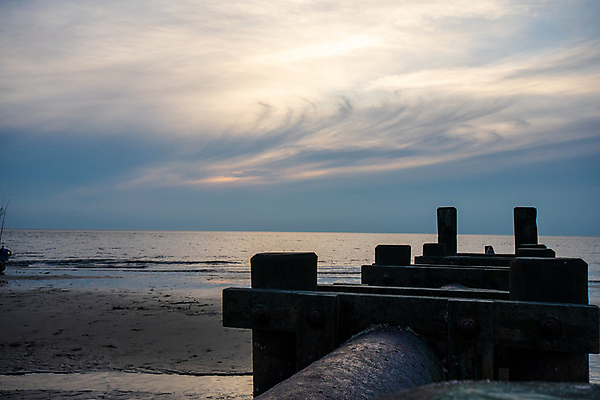 포토 JPG 해외이미지 구름 실루엣 밧줄 모래 파도 바다 여행 자연 하늘 넥타이 흑백 미술 안전 풍경 사람없음 목재 물 파란색 관광지 컬러풀 햇빛 평화 항구 힘 침묵 고요 기둥 막대기 보호 연결 순수 심플 봉 포트 흐림 옛날 지원 수평선 부족함 해외포토 자연요소 나무 잡화 건축 줄 컬러 컨셉 재료 교통시설 날씨 문화예술 촬영기법 태양 소리 생태계 파일형식 이미지허브