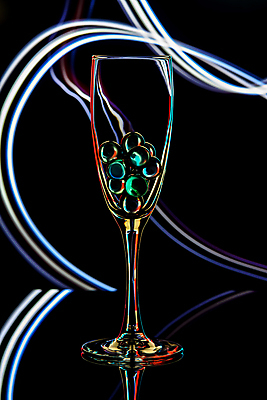 포토 JPG 해외이미지 실루엣 음료 와인잔 유리 사람없음 빨간색 반사 파티 와인 검은색 어둠 흰색 축하 칵테일 바 투명 액체 크리스탈 오브젝트 고립 해외포토 컬러 컨셉 술잔 재질 주류 촬영기법 이벤트 광석 파일형식 이미지허브