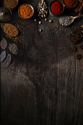 포토 JPG 해외이미지 전통 백그라운드 재료 자연 고추 탁자 파프리카 건조 파슬리 종류 요리 동양인 사람없음 목재 빨간색 노란색 주방 숟가락 수확 뜨거움 고명 양념 조미료 사발 맛 정상 가루 인도인 수집 허브 향신료 메뉴 유기농 매움 후추 카레 생강 놋쇠 땅바닥 사프란 시나몬 강황 해외포토 외국인 나무 식물 웰빙 음식 컬러 가구 컨셉 농업 채소 식재료 바닥 수저 인종 사기그릇 생태계 향미료 파일형식 이미지허브