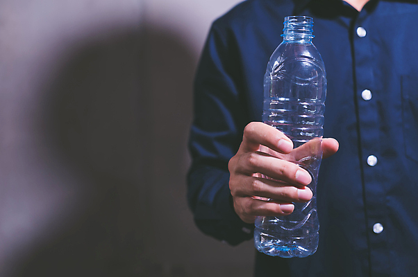 포토 JPG 해외이미지 백인 직업 남자 포즈 셔츠 비즈니스 사업가 성공 사람 손짓 사람없음 환경 동전 재활용 흰색 잡기 업무 비즈니스맨 보호 쓰레기 폐기물 대표 컨테이너 플라스틱 종업원 경영자 생태계 낭비 생태학 제의 해외포토 서양인 교육 산업 컬러 컨셉 상의 돈 모션 재질 작업 직장인 리더 친환경 파일형식 이미지허브