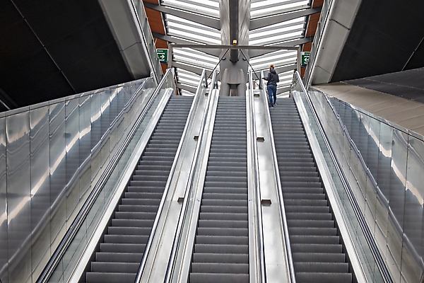 포토 JPG 해외이미지 여행 건축양식 교통시설 모션 출입구 실내 사람없음 내부 건물 계단 산책 램프 도시 보행자 전철 역 포르투갈 네덜란드 통로 러시아 리프트 에스컬레이터 지하 일반 단계 암스테르담 리스본 모스크바 블러 해외포토 건축물 건축 유럽 육상교통 교통 휴식 조명 대중교통 시설 파일형식 이미지허브