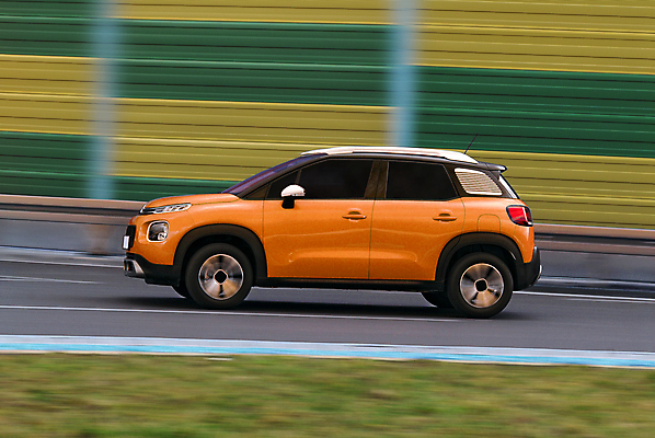 포토 JPG 해외이미지 디자인 도로 여행 이동 비즈니스 교통시설 모션 자동차 거리 사람없음 여름 파란색 힘 운전 바퀴 고속도로 운전사 휘발유 아스팔트 속도 디젤 방법 블러 자동 해외포토 직업 계절 길 육상교통 컬러 교통 컨셉 석유 시설 파일형식 이미지허브