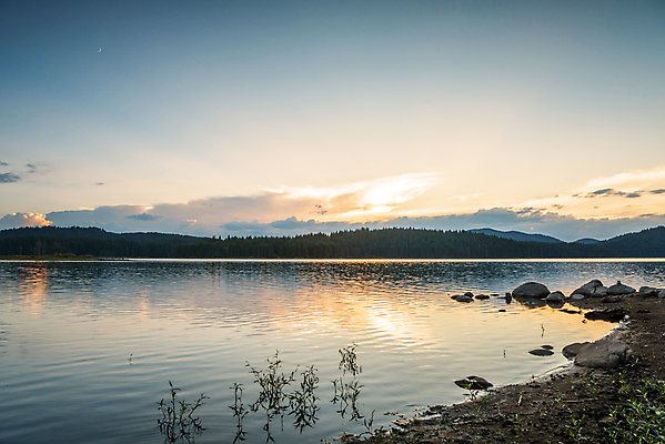 포토 JPG 해외이미지 나무 호수 여행 자연 아침 휴가 휴식 산 풍경 사람없음 야외 초록색 물 여름 빛 햇빛 태양 반사 우주 일출 침묵 황혼 일몰 봄 새벽 연못 신선 고독 매끈함 숲 댐 장면 불가리아 해외포토 주간 자연요소 식물 계절 공공시설 감정 컬러 컨셉 노을 소리 감각 생태계 파일형식 남유럽 이미지허브