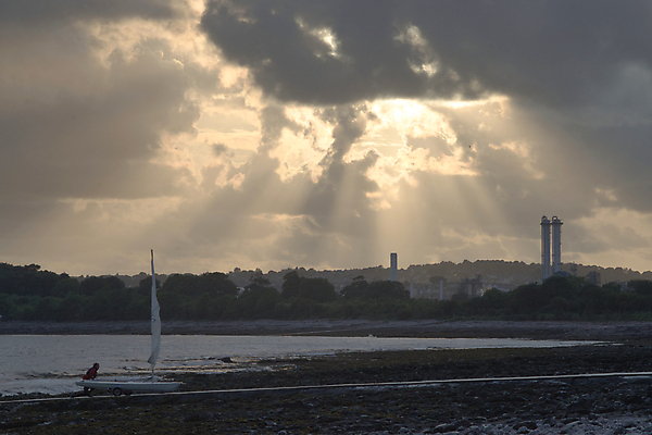 포토 JPG 해외이미지 나무 구름 산업 파도 바다 요트 오렌지 하늘 바람 웨일즈 거리 항해 굴뚝 사람없음 초록색 물 파란색 햇빛 태양 항구 일몰 광선 만 바퀴 보트 해조류 방파제 리프트 암초 잠수복 무거움 해외포토 자연요소 식물 옷 공공시설 컬러 배_교통 과일 교통시설 날씨 영국 노을 해양식물 무게 파일형식 이미지허브