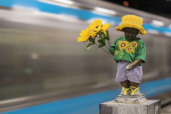 포토 JPG 해외이미지 옷 계절 꽃 어린이 조각 티셔츠 패턴 해바라기 서기 사람없음 야외 물 여름 빛 태양 노란색 금속 일본 터치 외계인 바위 액체 도쿄 야간 플라스틱 속도 네온 청동 단상 방광 옛날 콘크리트 해외포토 자연요소 식물 아시아 컬러 셔츠 무늬 모션 재질 사람 미확인물체 돌_바위 비뇨기관 파일형식 이미지허브