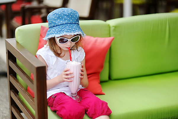 포토 JPG 해외이미지 백인 1 라이프스타일 여자 얼굴 음료 어린이 건강 한명 사람 앉기 여름 청춘 선글라스 유행 식당 희망 주스 카페 우유 마시기 신선 잡기 칵테일 작음 상쾌 밀짚 쉐이크 걸음마 배려 스타일 해외포토 서양인 계절 감정 안경 컨셉 모션 유제품 주류 생활 신체부위 상점 짚 크기 파일형식 이미지허브