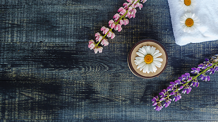 포토 JPG 해외이미지 꽃 얼굴 컨셉 신체 재료 자연 건강 사람없음 치료 약 라벨 스파 목욕 화장품 공백 욕실 신선 상품 정상 컨테이너 허브 세제 피부 크림 유기농 로션 패키지 아로마테라피 테라피 내추럴 여드름 돌봄 바디케어 에센스 캐모마일 핸드메이드 브랜딩 해외포토 식물 웰빙 산업 의학 모션 프레임 신체부위 뷰티 청결 생태계 파일형식 이미지허브