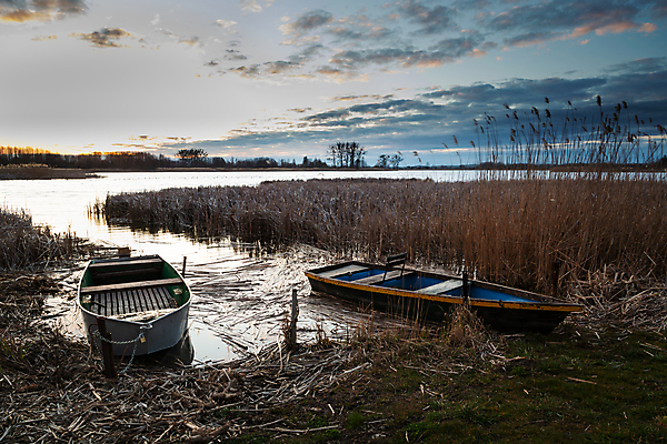 포토 JPG 해외이미지 구름 호수 여행 백그라운드 교통시설 자연 벽지 하늘 아침 낚시 갈대 풍경 사람없음 야외 물 파란색 햇빛 일출 침묵 고요 황혼 봄 새벽 보트 저녁 작음 내추럴 옛날 해외포토 주간 자연요소 식물 계절 컬러 교통 배_교통 레저 태양 노을 소리 일몰 야간 크기 시설 생태계 파일형식 이미지허브