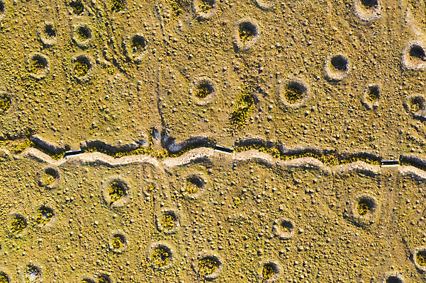포토 JPG 해외이미지 지구 모래 백그라운드 밭 자연 표면 불 사람없음 야외 손상 회색 가을 뜨거움 원형 구멍 균열 역 목표 위험 폭발 폭발물 폭탄 묘사 질감 싸움 탱크 먼지 지역 분화구 충격 육군 내추럴 건너기 땅바닥 채석 폴리곤 해외포토 자연요소 도형 계절 무기 컬러 컨셉 농업 교통시설 모션 바닥 군대 생태계 화산 파일형식 이미지허브