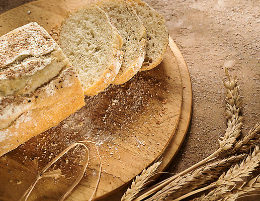 포토 JPG 해외이미지 실내 사람없음 슬라이스 호밀빵 나무받침 호밀 갈색배경 해외포토 빵 백그라운드 곡류 내부 목재 갈색 받침대 파일형식 이미지허브