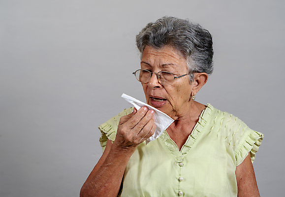 포토 JPG 해외이미지 라이프스타일 여자 노년 할머니 회색배경 건강 한명 들기 사람 상반신 고통 질병 손수건 기침 위생관리 재채기 노인여자한명만 안경낌 해외포토 1 감정 안경 백그라운드 의학 모션 관리 성인 생활 회색 여자한명만 노인여자만 파일형식 이미지허브