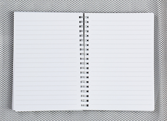 포토 JPG 해외이미지 종이 비즈니스 학교 나선형 사람없음 사무실 공책 공백 흰색 오픈 주름 닫기 은색 책상 오브젝트 머리위 철사 망사 패드 정물화 해외포토 교육 컬러 가구 무늬 모션 문구용품 직물 그림 파일형식 이미지허브