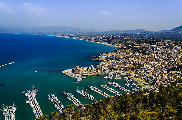 포토 JPG 해외이미지 유럽 바다 섬 여행 건축양식 지붕 낚시 휴가 산 주택 사람없음 야외 건물 여름 도시풍경 여행객 항구 이탈리아 짐 발코니 도시 만 보트 역사 지중해 휴양지 방법 옛날 해외포토 건축물 계절 건축 나라 배_교통 교통시설 레저 사람 풍경 장소 파일형식 이미지허브