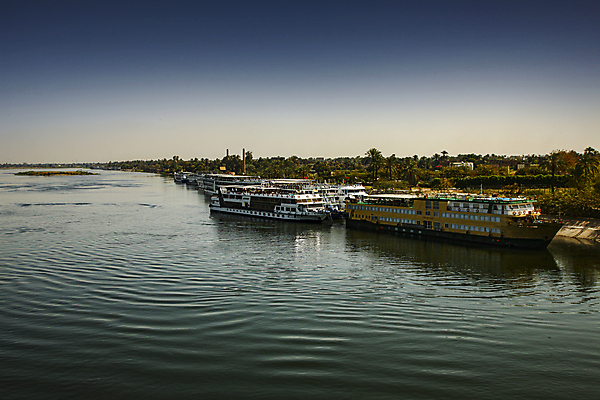 포토 JPG 해외이미지 전통 문화 호수 바다 여행 백그라운드 건축양식 교통시설 아프리카 바람 휴가 항해 이집트 미술 사람 풍경 사람없음 목재 물 파란색 빛 강 여행객 보트 역사 고급 크루즈 댐 승객 스카이라인 아랍어 옛날 카이로 해외포토 자연요소 나무 공공시설 건축 나라 컬러 교통 컨셉 배_교통 재료 날씨 문화예술 시설 파일형식 이미지허브