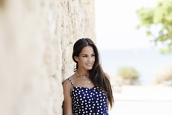 포토 JPG 해외이미지 모델 1 라이프스타일 긴머리 응시 드레스 여자 행복 얼굴 벽 백그라운드 자연 벽돌 거리 갈색머리 한명 서기 사람 성인 야외 유행 맑음 기댐 도시 우아함 히스패닉 스타일 해외포토 헤어스타일 시선 옷 감정 컨셉 모션 날씨 생활 신체부위 생태계 파일형식 이미지허브