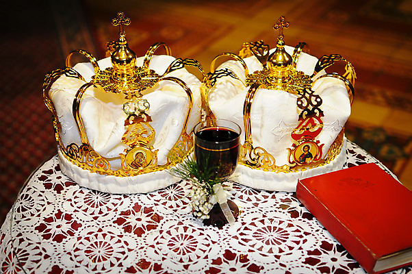 포토 JPG 해외이미지 전통 커플 행복 기독교 종교 문화 결혼 십자가 가족 결혼식 휴가 왕관 사랑 사람 이벤트 사람없음 장식 빨간색 노란색 교회 흰색 축하 예수 영혼 황금 성자 심볼 러시아 약혼 옛날 제단 해외포토 감정 유럽 컬러 컨셉 관계 종교건축 건물 신_종교 약속 파일형식 이미지허브