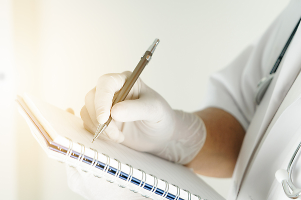 포토 JPG 해외이미지 직업 손 여자 유니폼 청진기 건강 병원 서기 사람 성인 사람없음 책 약 펜 건강관리 공책 공백 의사 정보 기록 잡기 역사 강의 묘사 보고서 컨설턴트 서식 문서 만들기 폴더 외과 돌봄 서류판 옛날 조언 해외포토 옷 의학 의료기기 모션 문구용품 관리 신체부위 필기구 사무용품 의료진 전문직 상담 파일 파일형식 이미지허브