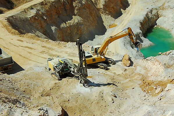 포토 JPG 해외이미지 산업 비즈니스 안전 풍경 사람없음 야외 환경 기계 조약돌 바위 업무 제조 땅 굴착기 발굴 무거움 송곳 해외포토 돌_바위 작업 중장비 무게 파일형식 이미지허브