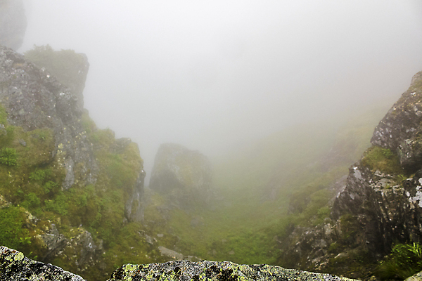 포토 JPG 해외이미지 구름 여행 자연 날씨 산 파노라마 노르웨이 풍경 사람없음 야외 초록색 노란색 계곡 트래킹 절벽 하이킹 회색 안개 정상 언덕 암초 뿌연 숨기 스칸디나비아 원정 절정 해외포토 자연요소 유럽 컬러 모션 레저 촬영기법 생태계 파일형식 이미지허브