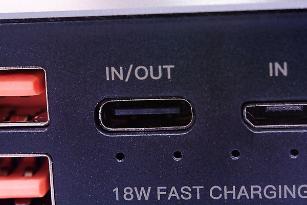 포토 JPG 해외이미지 아이콘 남자 선 이동 장신구 통신 모바일 새로움 버스 사람없음 노트북 스마트폰 컴퓨터 디지털 검은색 자료 힘 공연 장비 흰색 플랫 플러그 확대 연결 접속 USB 속도 포트 C 타입 고립 입력 하드웨어 해외포토 알파벳 육상교통 컬러 컨셉 대중교통 사람 이벤트 전자제품 핸드폰 스마트기기 파일형식 이미지허브