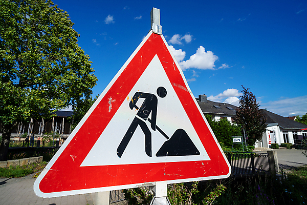 포토 JPG 해외이미지 산업 도로 노동자 간판 경고 안전 사람없음 빨간색 금속 금지 업무 고속도로 오솔길 심볼 사인 도로표지판 고립 그만 길가 방법 주목 해외포토 직업 길 컬러 교통시설 재질 작업 표지판 파일형식 이미지허브