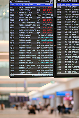 포토 JPG 해외이미지 여행 교통시설 탁자 비행기 이스탄불 사람없음 건물 컴퓨터 디지털 스크린 모니터 자료 정보 도시 시간 판넬 발표 시간표 공항 도착 항공 출발 대문 승객 칠면조 지연 대패 터미널 튀르키예 해외포토 건축물 아시아 가구 교통 컨셉 항공교통 조류 대중교통 전자제품 문 계획 시설 파일형식 이미지허브