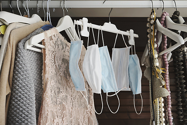 포토 JPG 해외이미지 드레스 옷 얼굴 장신구 주택 실내 매달리기 건강 종류 가면 서기 안전 사람없음 내부 유행 장비 장롱 수술 호흡기관 바이러스 선택 보호 질병 옵션 코 예방 보안 감염 박테리아 알레르기 돌봄 스모그 위생관리 전염병 필터 해외포토 가구 컨셉 의학 모션 관리 건물 신체부위 치료 장기_의학 파일형식 이미지허브