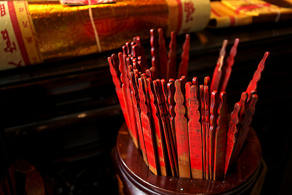 포토 JPG 해외이미지 전통 아시아 종교 문화 여행 불교 태국 미래 동양인 사람없음 목재 빨간색 숫자 믿음 중국 희망 골동품 기도 운명 사찰 행운 막대기 재산 축복 위험 예측 대만 대나무 기회 점성술 신성 떨림 실린더 옛날 조언 해외포토 나무 문자 감정 나라 컬러 컨셉 재료 종교건축 모션 인종 금융 파일형식 이미지허브