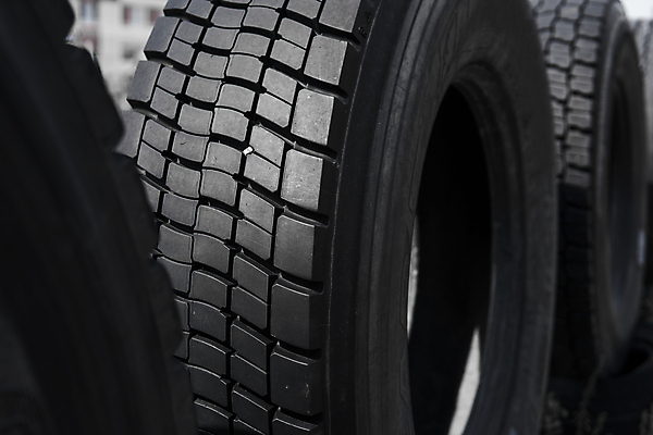 포토 JPG 해외이미지 디자인 조각 여행 백그라운드 겨울 패턴 교통시설 자동차 추상 새로움 안전 사람없음 가로 쌓기 상점 검은색 어둠 장비 바퀴 원형 변화 상품 묘사 오브젝트 질감 타이어 롤 밟기 고무 보호자 흙더미 자동 제어 많음 해외포토 도형 계절 육상교통 컬러 교통 컨셉 무늬 모션 흙 시설 파일형식 더미 이미지허브