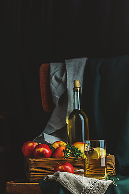 포토 JPG 해외이미지 접시 계절 음료 음식 백그라운드 잎 의자 과일 재료 유리 휴가 쟁반 건강 사람없음 목재 치료 컵 빨간색 초록색 노란색 숟가락 검은색 어둠 주스 추위 가을 시골 신선 칵테일 뜨거움 칼 달콤 사과 유기농 꿀 내추럴 바이오 숙성 시나몬 해외포토 나무 식물 식기 웰빙 컬러 가구 의학 재질 주류 수저 맛 파일형식 이미지허브