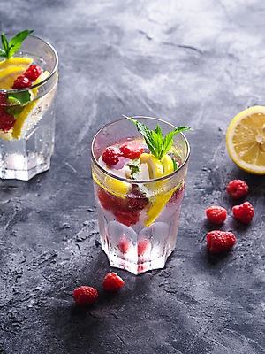포토 JPG 해외이미지 잔 그림자 사람없음 신선 레몬 레모네이드 민트 슬라이스 산딸기 콘크리트 해외포토 식기 과일 허브 에이드 파일형식 이미지허브